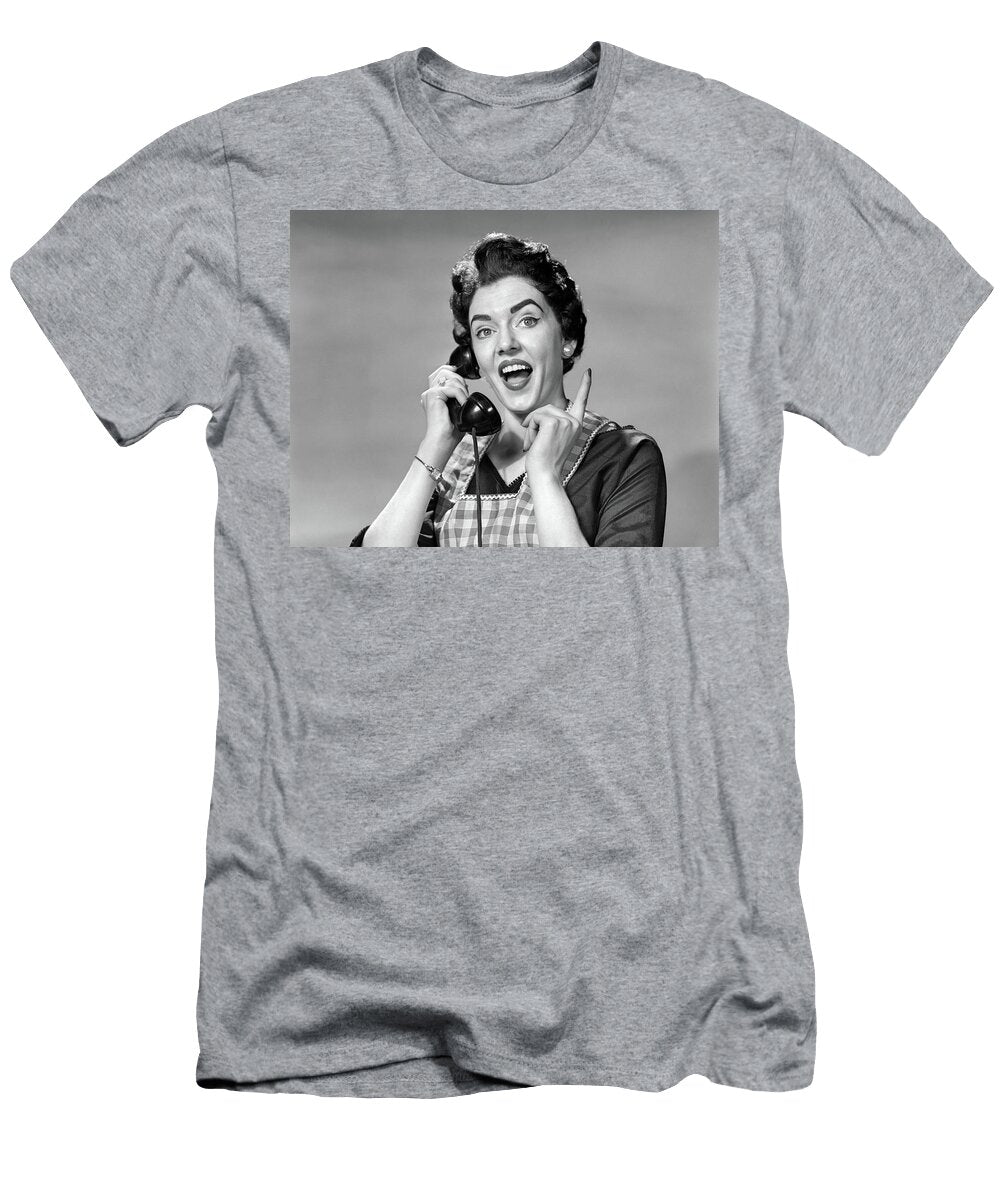 1950s Woman in Apron Talking Vintage Images T-Shirt