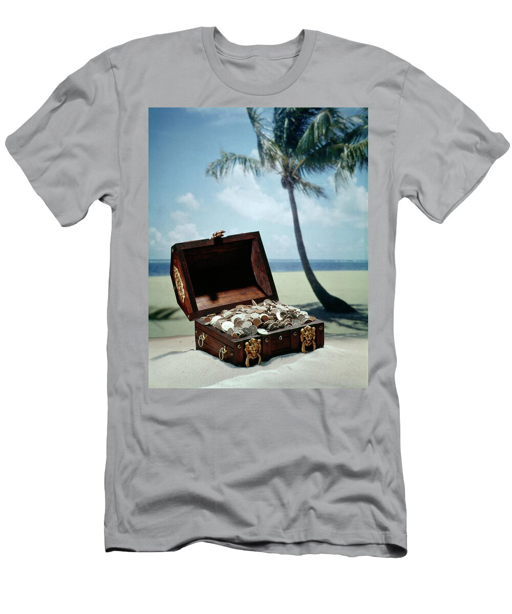 1960s Pirate Treasure Chest Full Coins Vintage Images T-Shirt