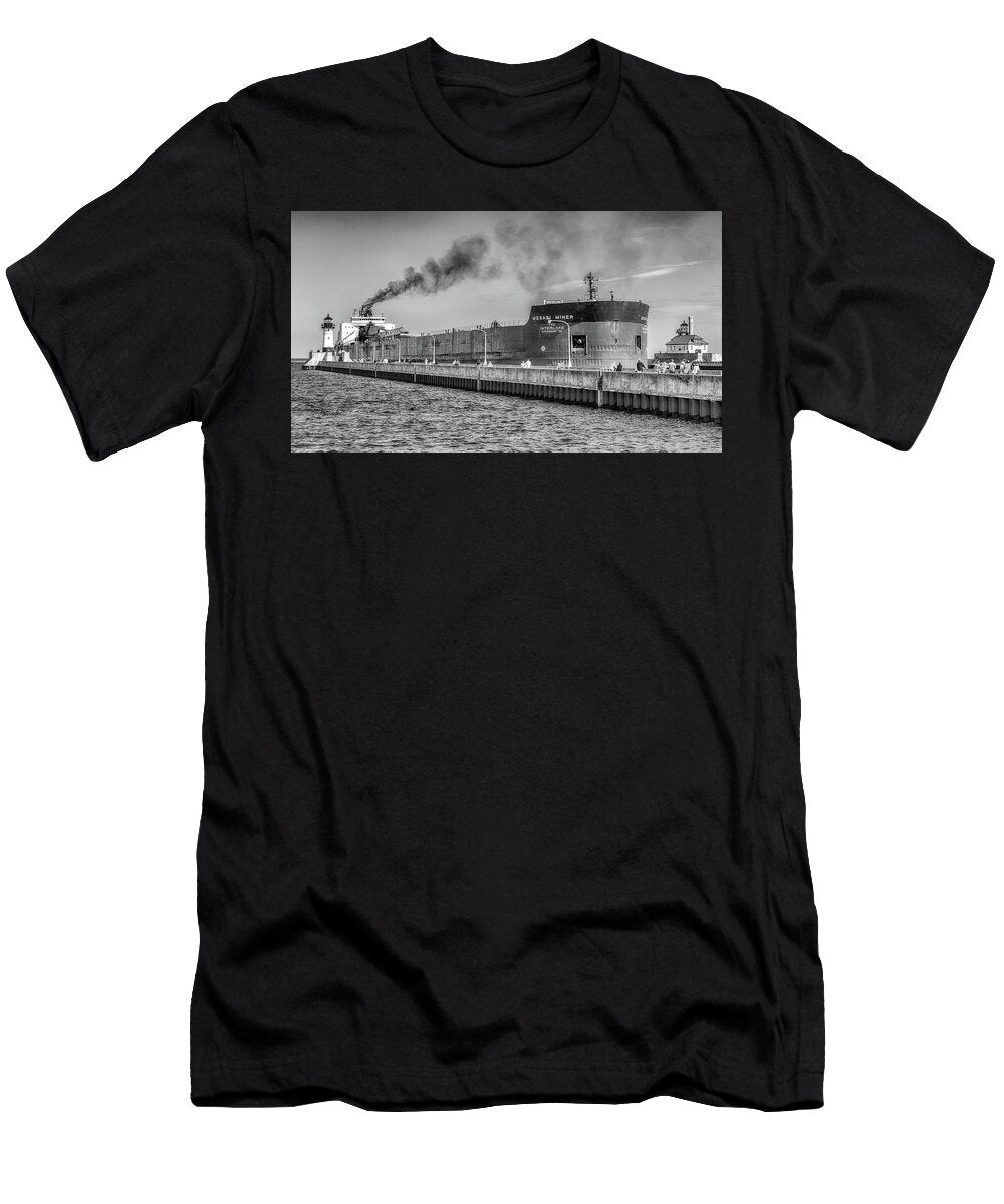Arrival of Mesabi Miner Duluth Mn Susan Rissi Tregoning T-Shirt