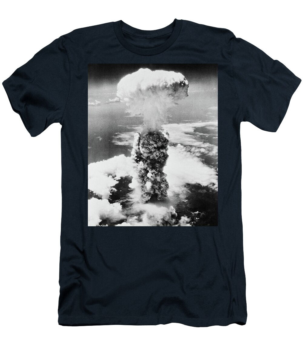 Atomic Bomb Hiroshima Giant Mushroom Cloud 1945 United States Army T-Shirt