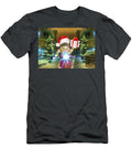 Cat in the Santa Claus Hat Delivers Christmas Gifts Johnnie Art T-Shirt