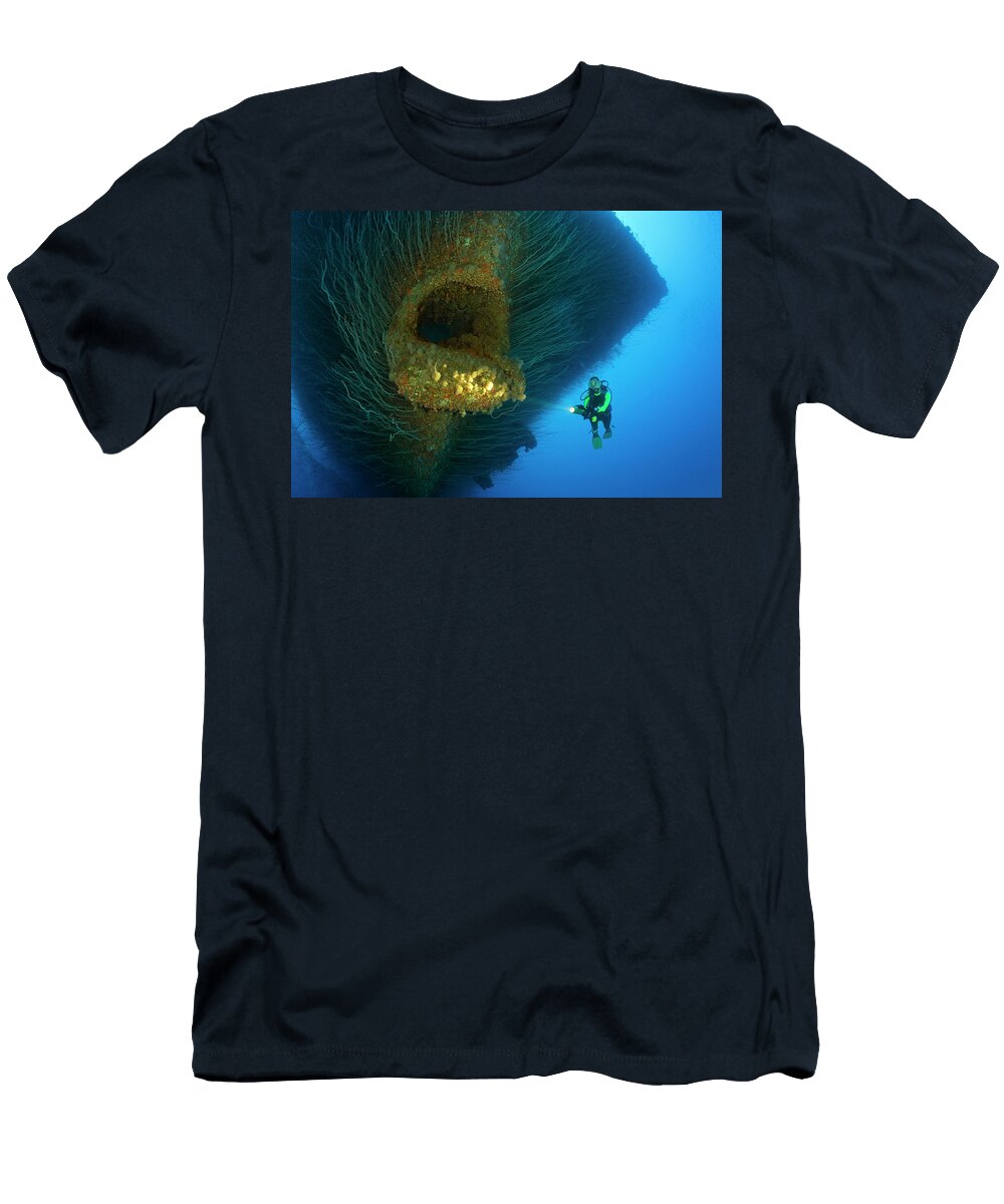 Diver At Anchor Hawse Hole At Bow Reinhard Dirscherl T-Shirt