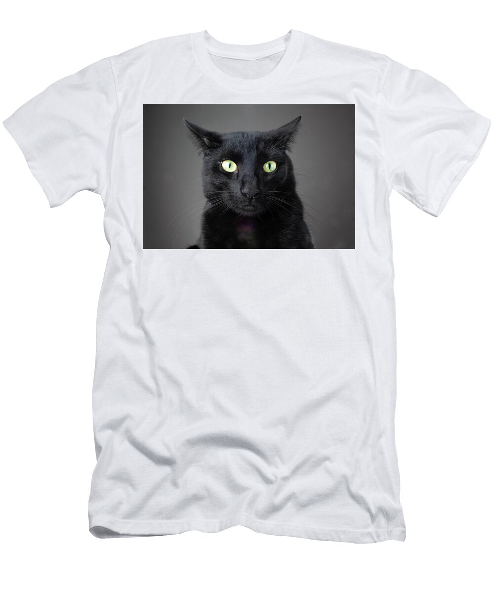 Intense Black Cat Stare Nailia Schwarz T-Shirt