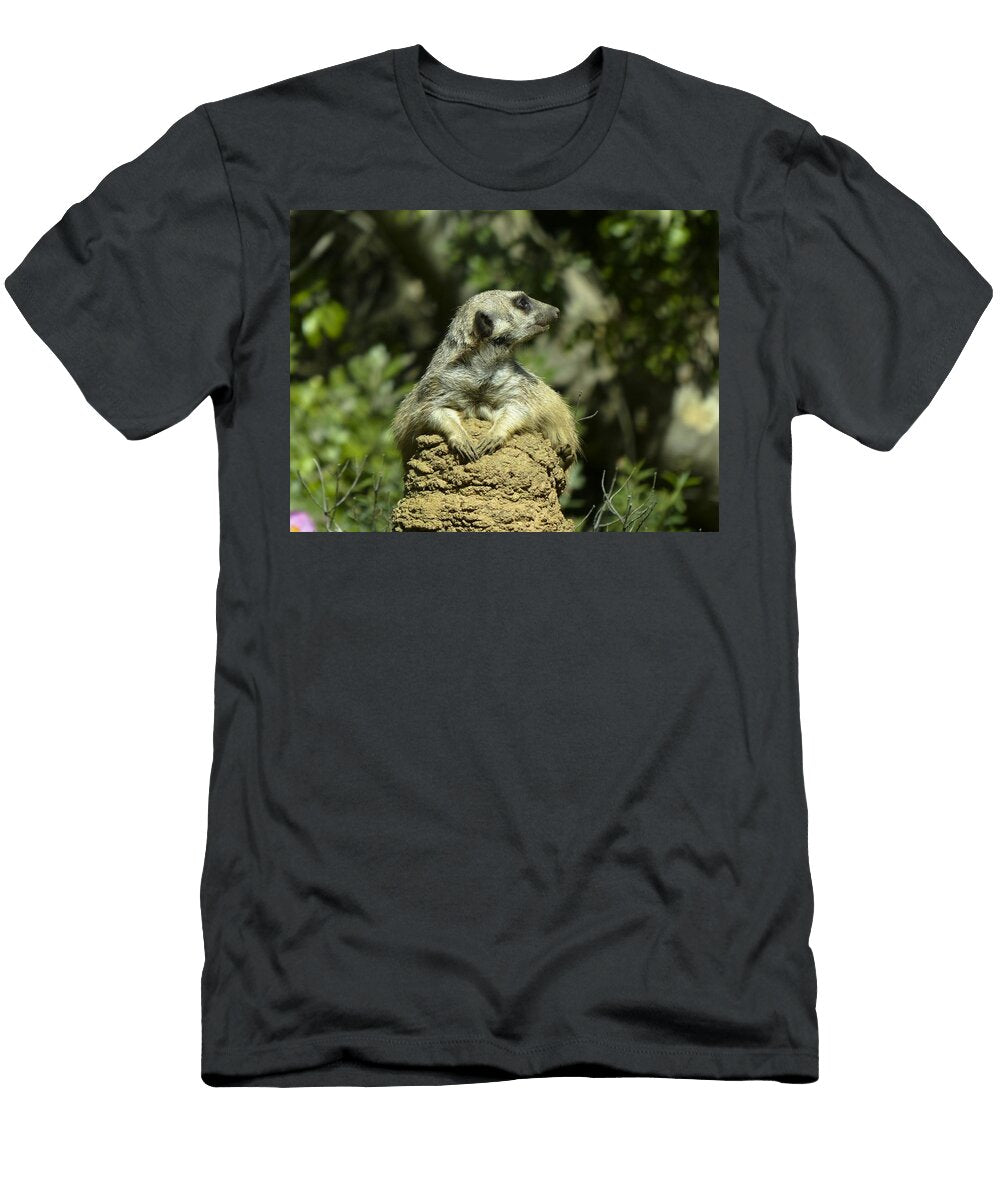 Meerkat on Watch Duty Les Classics T-Shirt