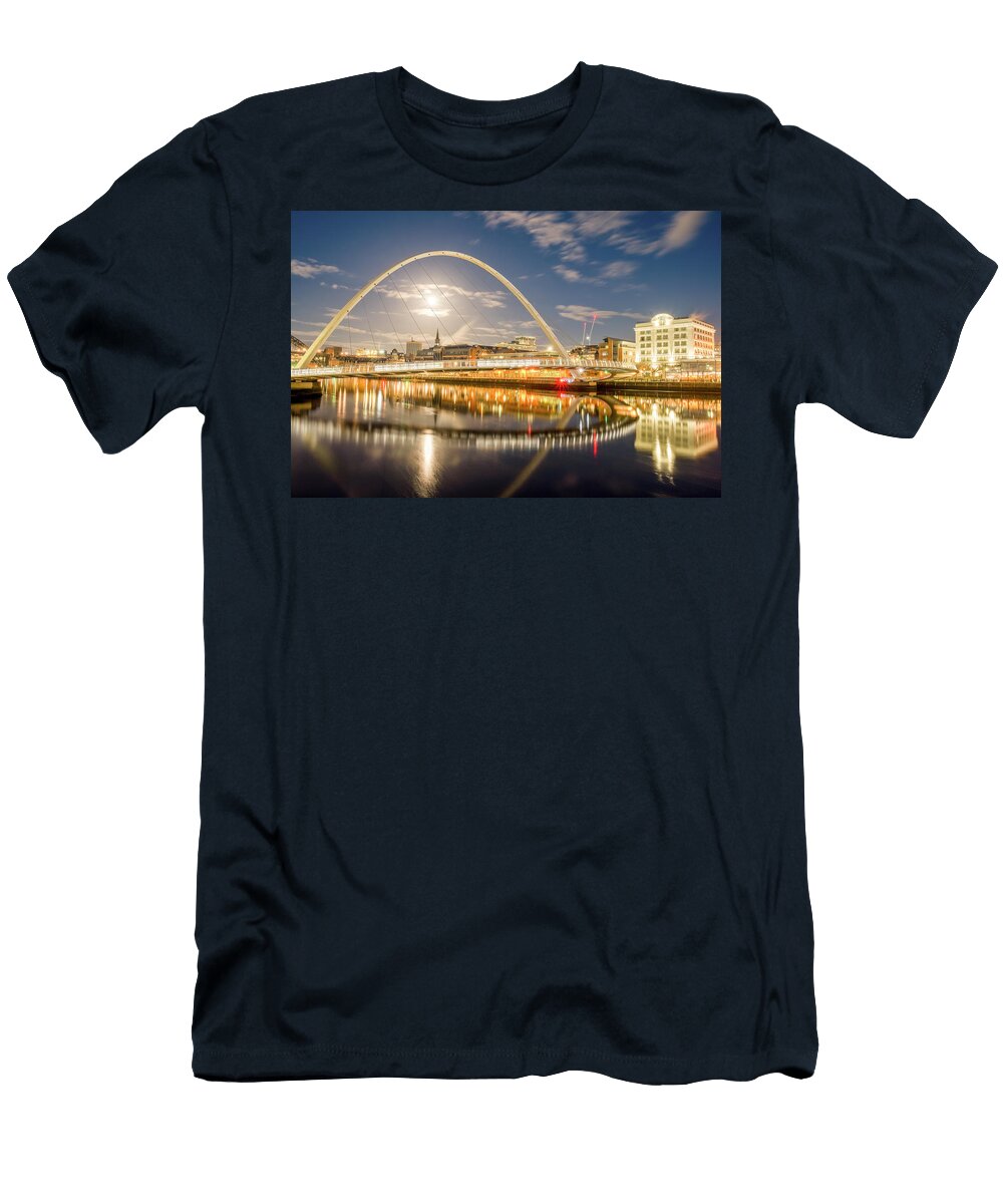 Moonset Through Millennium Bridge Tim Hill T-Shirt